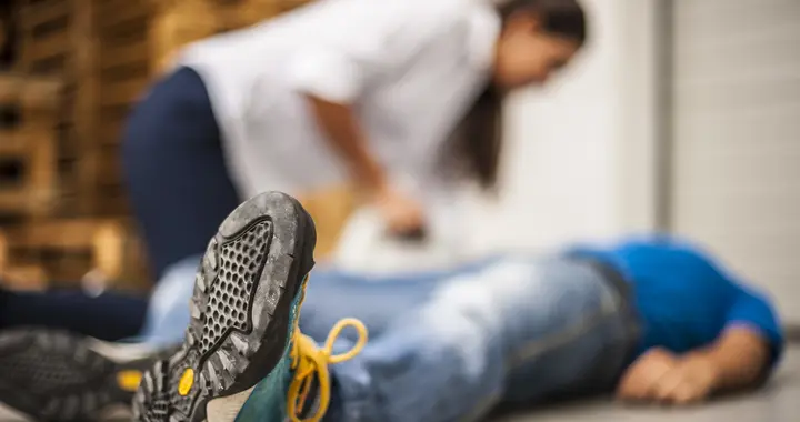 32岁程序员周末晕倒后猝死，人在猝死前有哪些征兆？