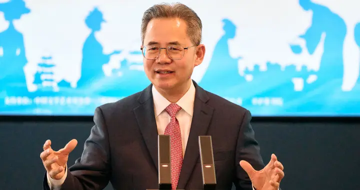 斯塔默访华又悬一步，驻英大使当面训斥，连用3个“停止”警告