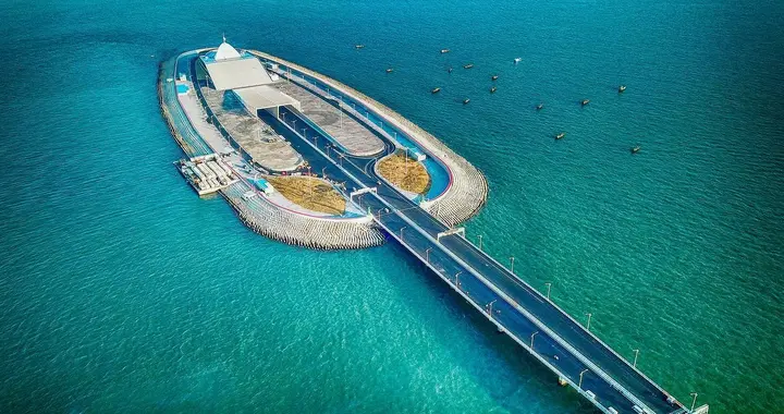 港珠澳大桥的沉管隧道，在海底是如何做到滴水不漏的？