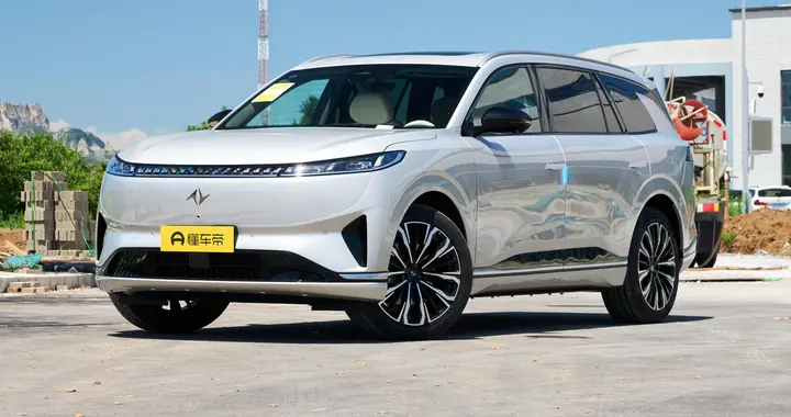 东风奕派eπ008对比理想L8，家用大六座新能源SUV怎么选？