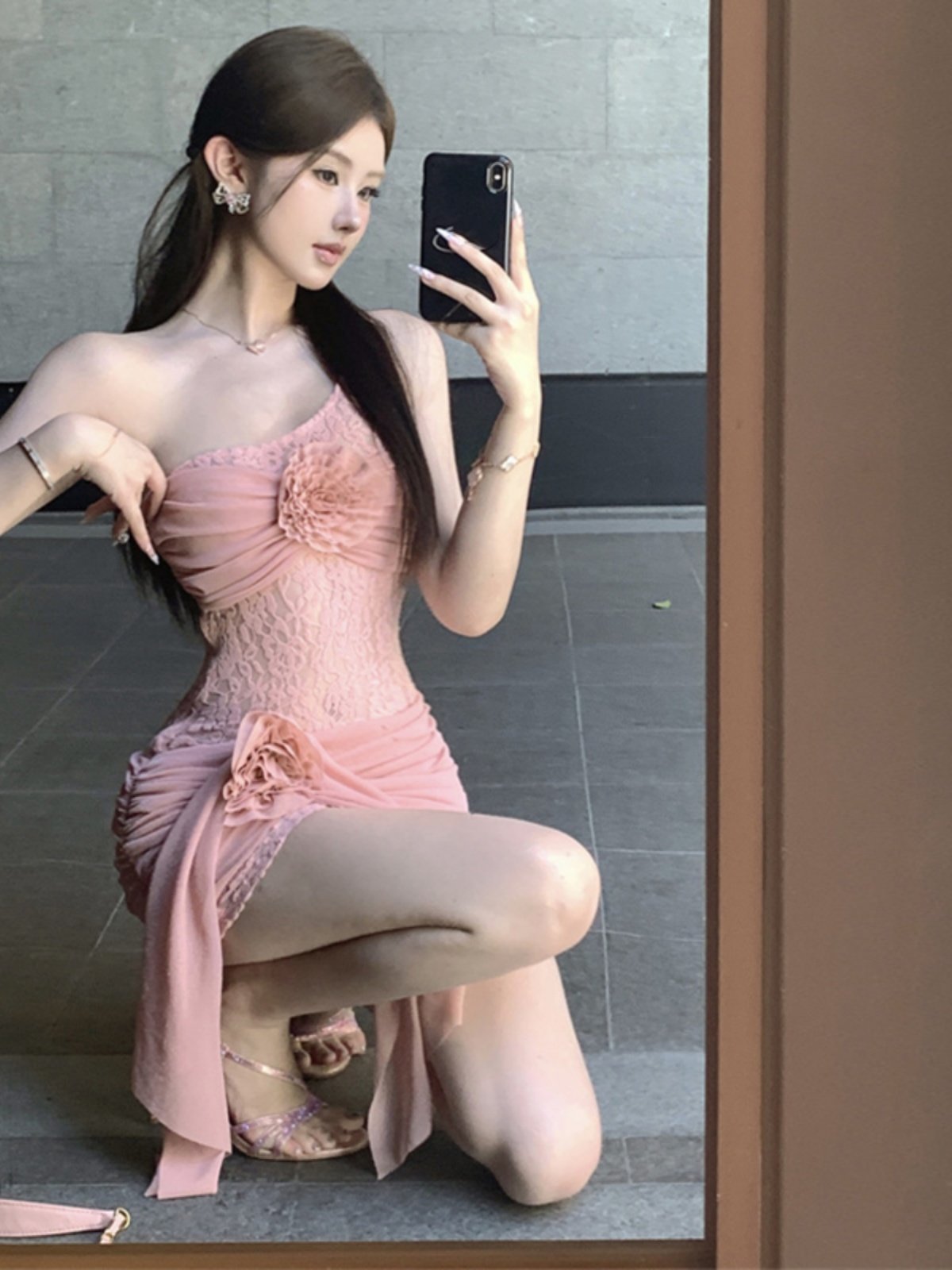 早秋辣妹性感蕾丝网纱镂空斜肩连衣裙女