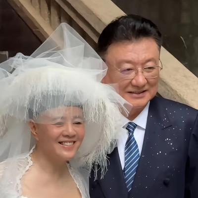 优优时尚穿搭：8月20日，金龟子迎来60