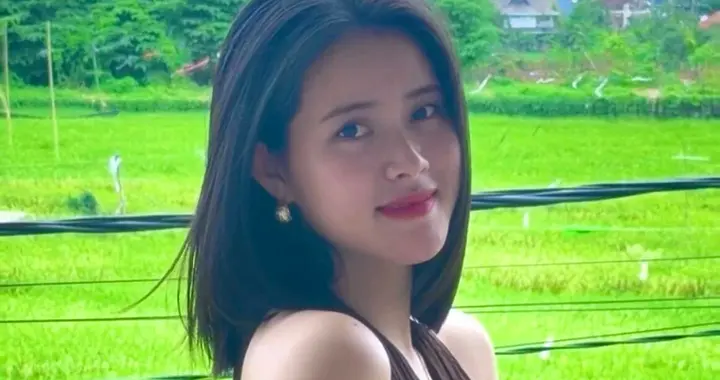 农村人很少以稻谷作背景拍照