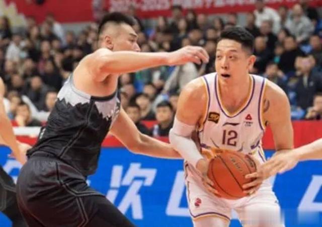 CBA首轮战报！广东遭遇开门黑，北京残阵逆转上海，北控绝杀吉林