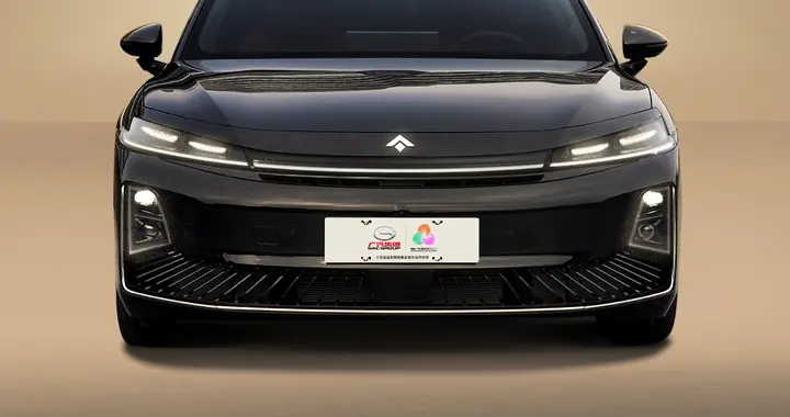 华为 AI 训练千倍效率！昊铂 A800 智驾无惧极端