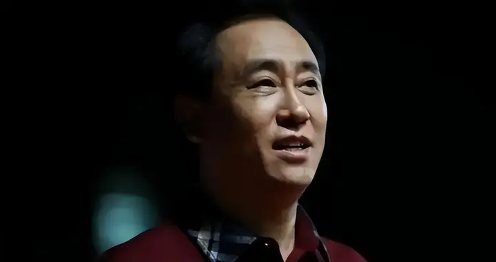许家印判了无期，他哥提前一年卖房跑路，为何还是没跑掉