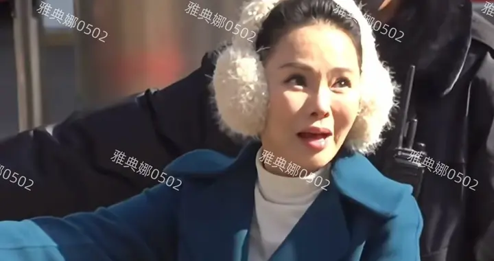 伊能静并没有网上夸的那样年轻漂亮，本人脸肿苹果肌僵整感很强!