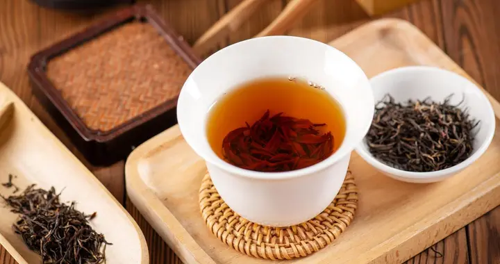 红茶冲泡加一物风味翻倍，注意储存方式，避免阳光直射保新鲜！