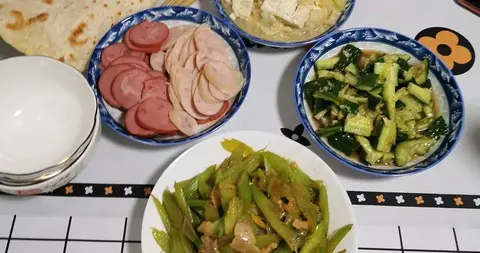 公婆AA制48年，公公临终将110万存款全给了侄女，数月后婆婆笑了