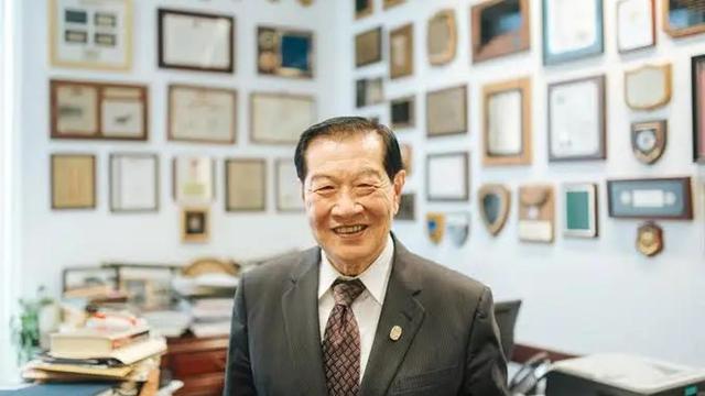 在海上迎接旭日东升：互联网上常说“DNA