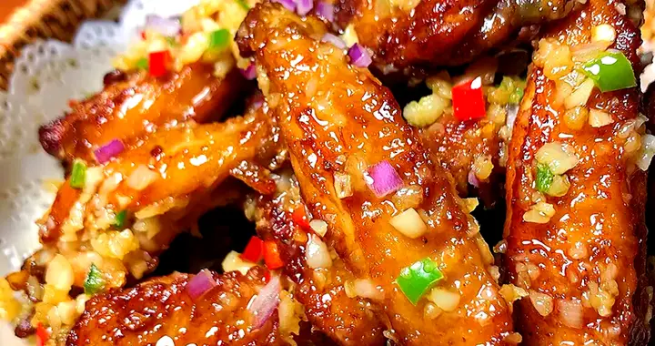 家常蒜香鸡翅：做法超简单，一腌一煎就搞定，下饭下酒都绝了