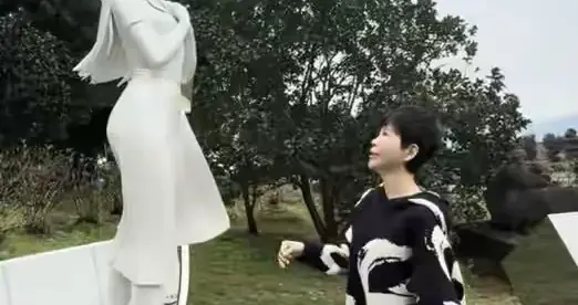 大S真是内娱活菩萨！詹雅雯金宝山送别大S，哭到蹲地惹人疼