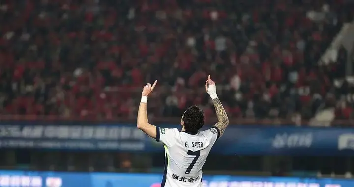 致敬巴萨！武汉三镇本轮进攻水银泻地打入精彩进球，让人拍案叫绝