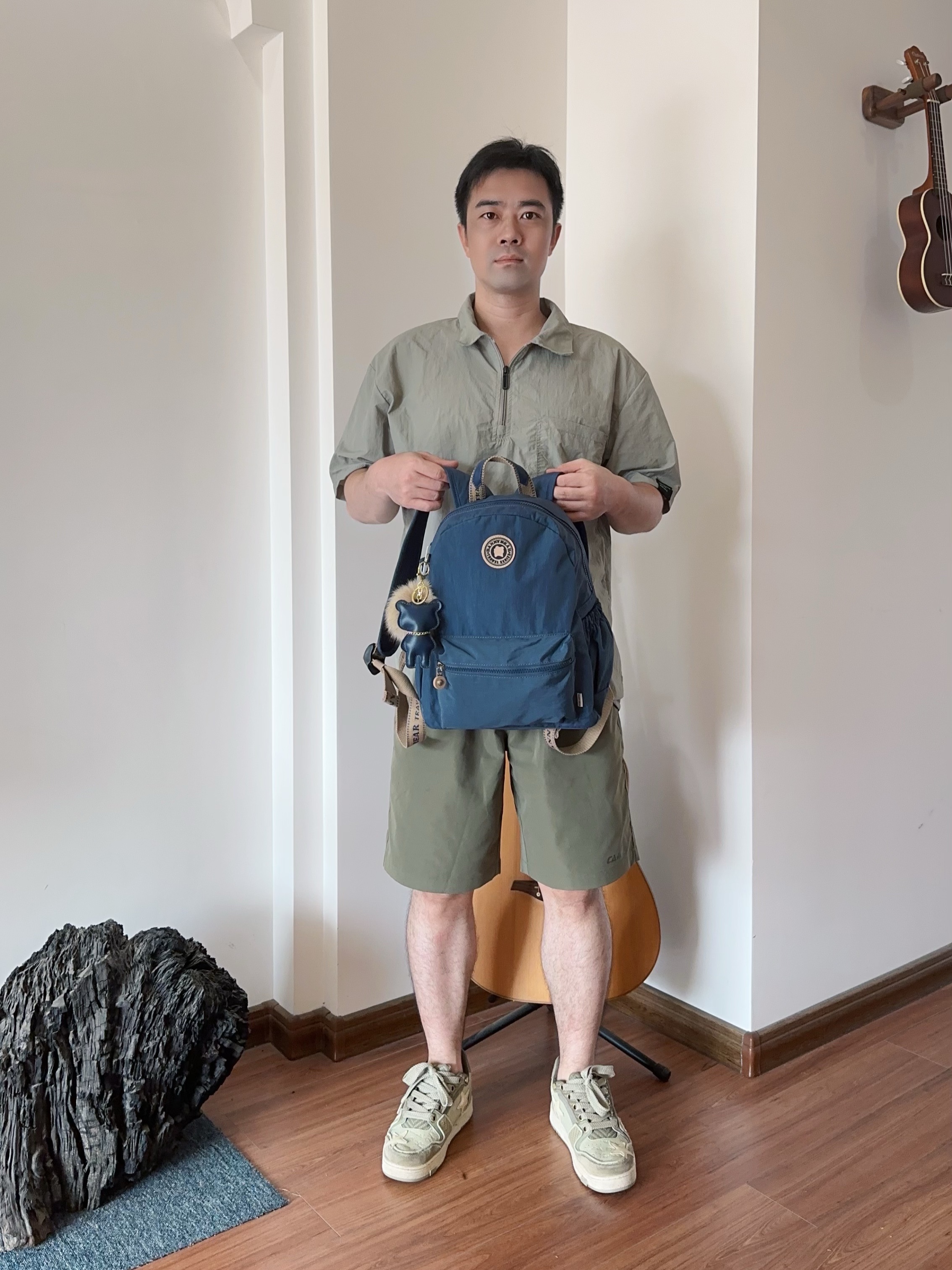 这个双肩背包背起来确实不错！