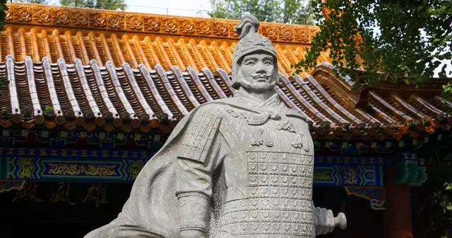 项羽：一位战神的“神话”与“反面教材