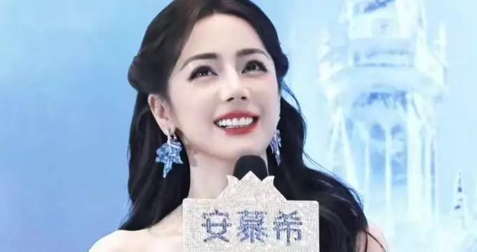 蓝裙公主名不虚传 迪丽热巴西安线下活动 生图直出状态太能打