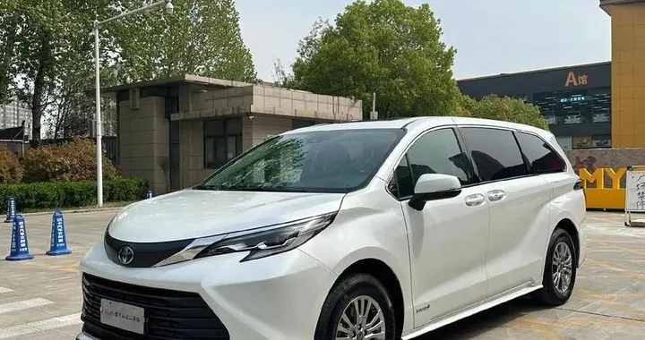 同事吹了半个月要买30万的丰田塞纳，最后15万提了大众，笑死我了