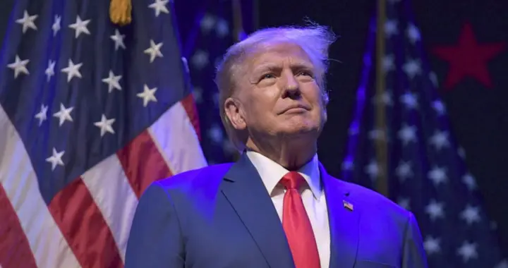 美国选举怎么又乱了！特朗普突然严查非法投票，老人投票反成被告