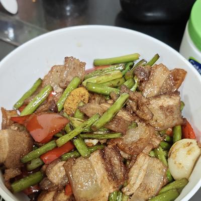 阿水哥哥来了：今天又是简单炒三个菜：五花