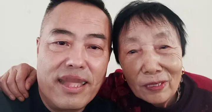 肩上是全家，脚下是征途