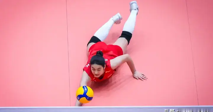 遗憾摘亚！女排锦标赛决赛，中国女排0‑3负于日本，单局均未破20
