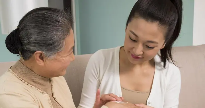 大病一场才懂:人老了，即便钱多儿女孝顺，也必须面对2个戳心真相