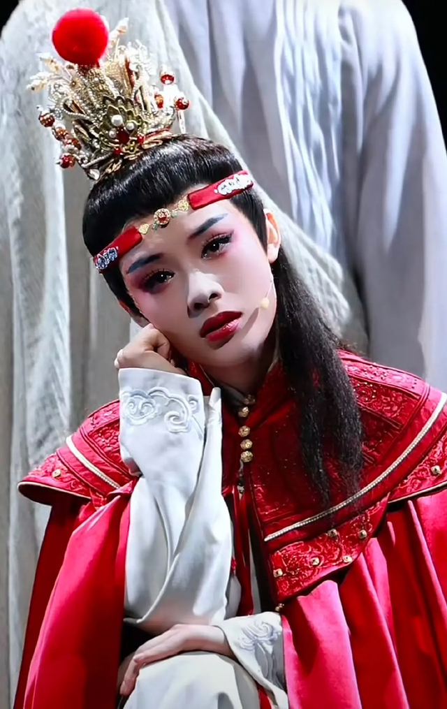 陈丽君称贾宝玉是“长子长孙”惹争议：“读错红楼”很要紧吗？