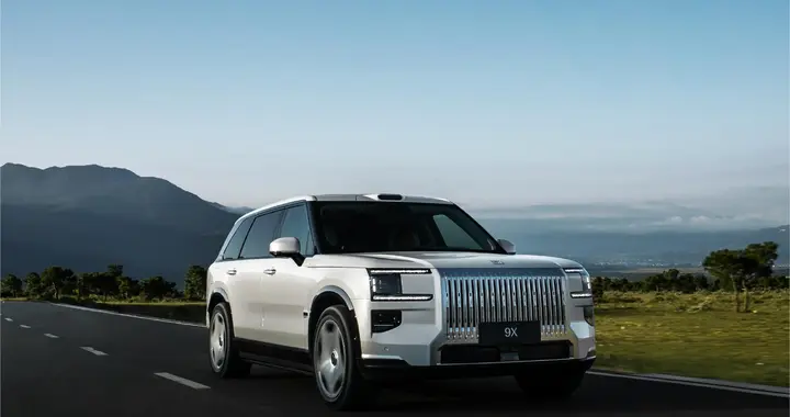 55万的极氪9X Hyper版订单占比70%，为何大家都选顶配？