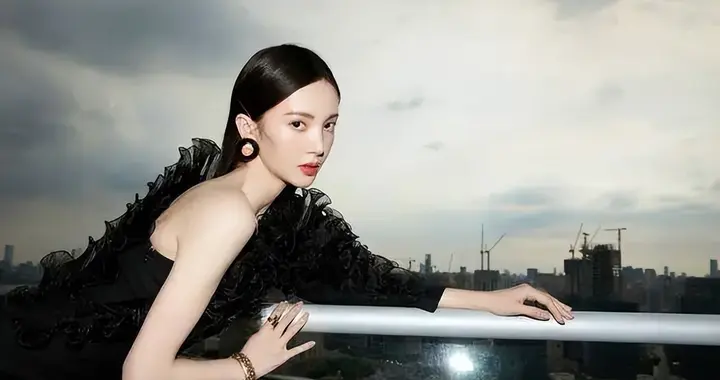 继男明星之后，女明星也开始塌房了？金晨张雨绮同期陷入舆论漩涡