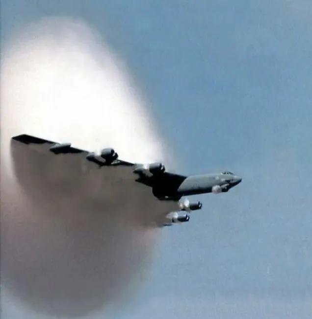 歼20没有音爆云，表明它没有超音速、不如F22牛吗？