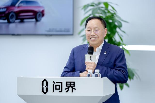 问界M9第20万辆新车交付，创50万级车型交付新纪录