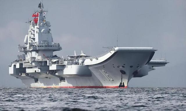 055 大驱强势挺进台近海，台军阻拦无效，台媒痛批 “奇耻大辱”！