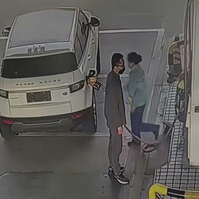 深n硬：是只有我们四川的加油站才会在车前