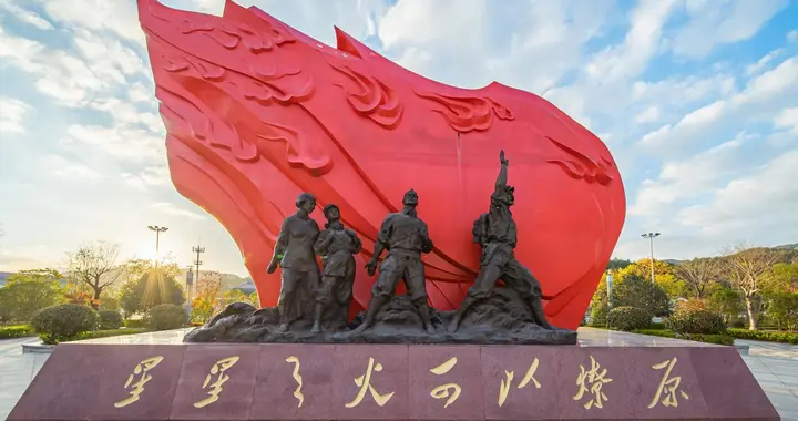 我最敬仰的这位老人家：他让山河重生，让人民挺立，让历史辉煌