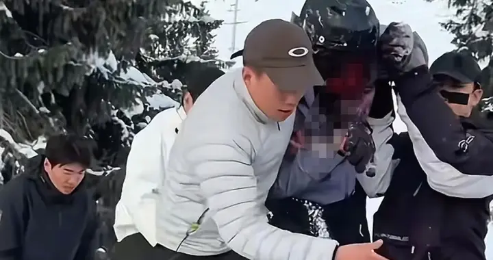 可可托海雪豹咬人后续：目击者澄清女子并没有跟雪豹拍照、摸雪豹