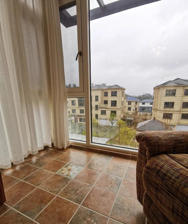 从明年开始，年收入超10万的家庭，或将不得不面对“三大麻烦”