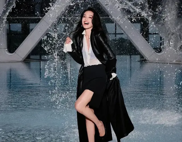 好久没有看到娱乐圈这场面了，图太牛了。舒淇明媚，刘嘉玲好身材