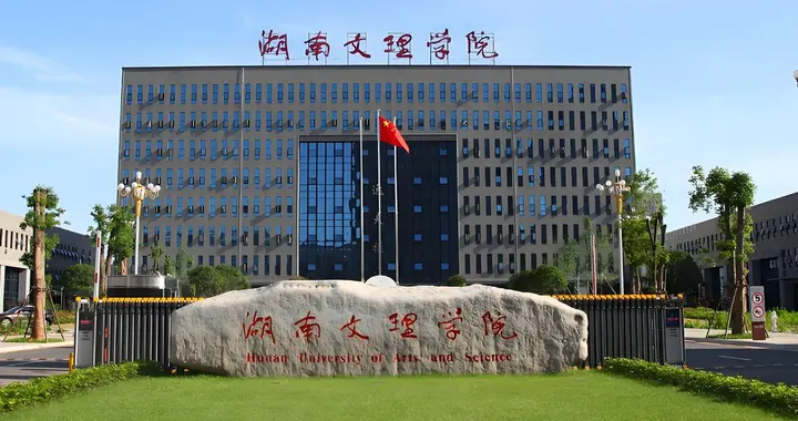 湖南一教授出轨女学生，妻子大闹女生宿舍，女生座右铭引人耻笑