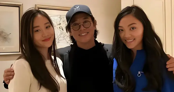 63岁李连杰父亲节晒四女：功夫传奇半生，父爱亏欠半生