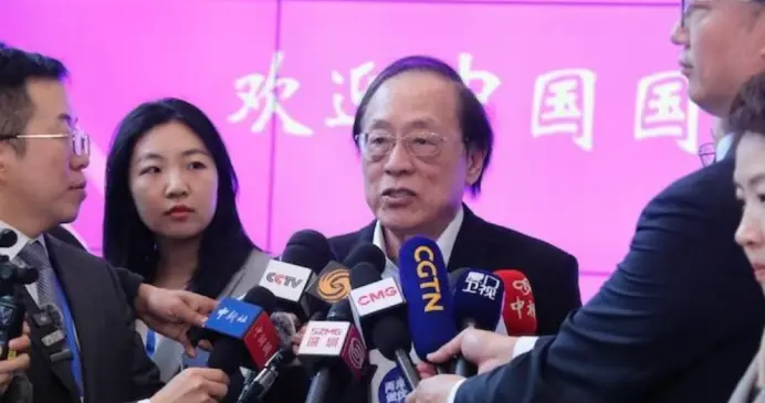 美国当年为何放任他归国？清华天才横扫AI圈，川普如今悔不当初