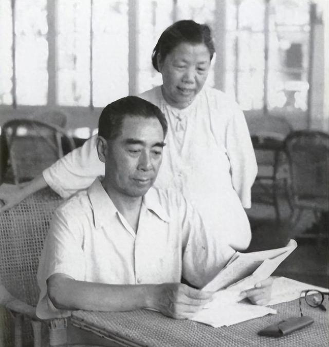 80年代初，原军统特务要求享受离休待遇，邓颖超批示：不能亏待他