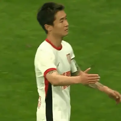 盘球龙：小球迷哭了！ 韦世豪重返工体