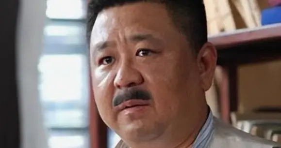 演员梁冠华直言：这辈子最正确的决定，就是娶了倒追我的导演妻子