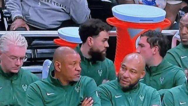 枪炮篮球：悲剧！里弗斯被炒鱿鱼了  据名