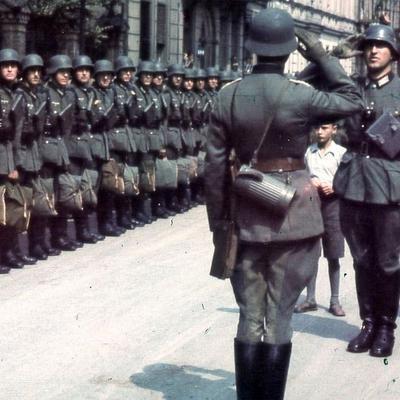 老派历史：照片拍摄于1941 年的法国巴