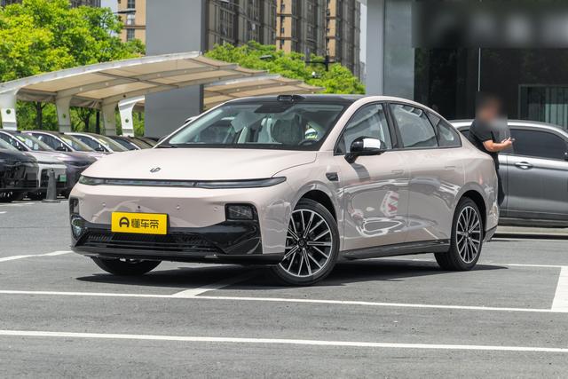 预售10.58万起，配8295芯片+激光雷达，零跑B01它来了