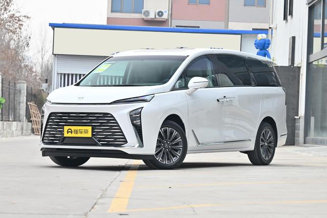体验别克GL8陆尊PHEV：1.5T插混，续航1370km，油耗低，适合家用