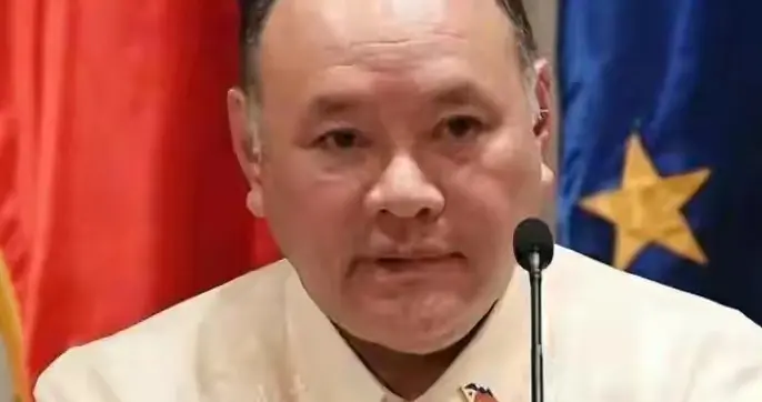 中方顶格制裁半月，菲律宾防长遭媒体切割，马科斯骑墙政策走不通