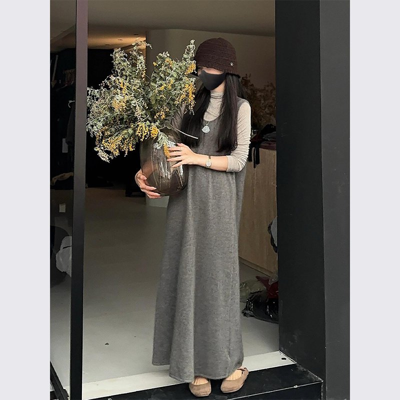 冬季富家千金高级感穿搭内搭灰色背心连衣裙子套装2024新款女秋冬