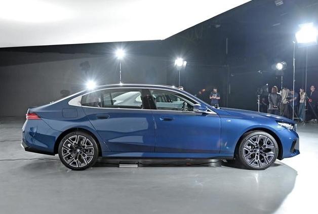 低调的德系豪华轿车，车长5175mm，智能、豪华、操控并驾齐驱